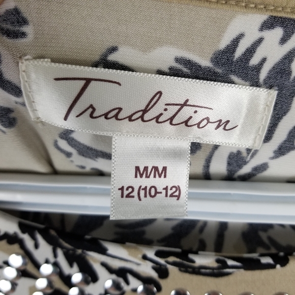 TRADITION | floral embellished neckline blouse - Picture 6 of 8